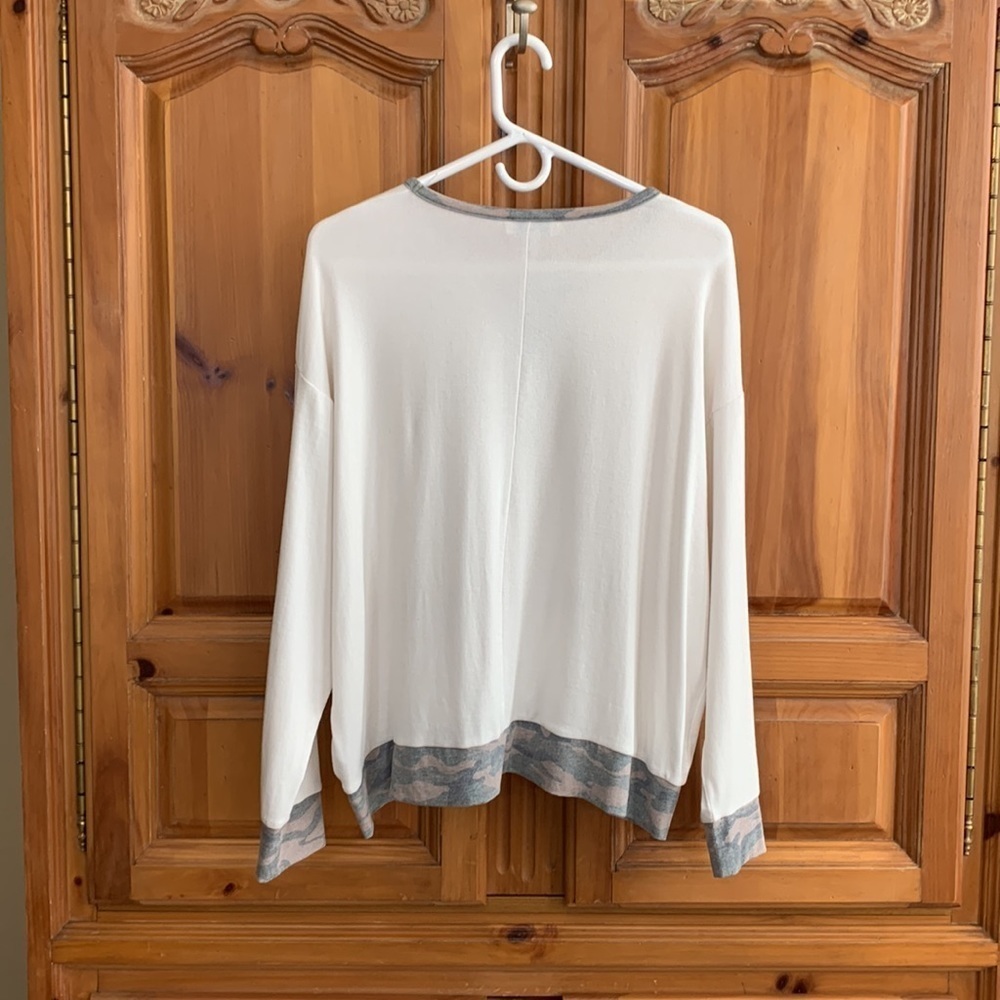 She + Sky Camo Accent Top - Picture 2 of 4